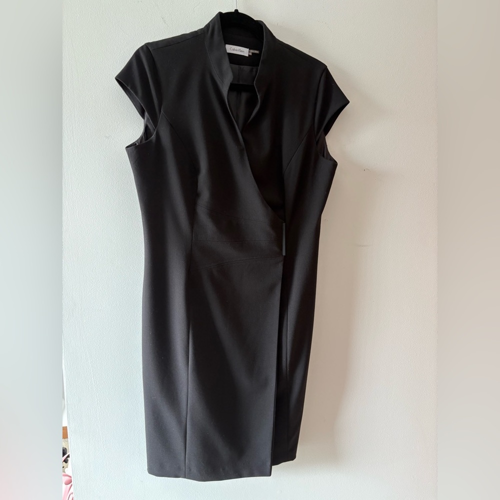 Classic CalvinKlein Little Black Dress, Sz 12. Flattering Stand-Up Collar. Wrap